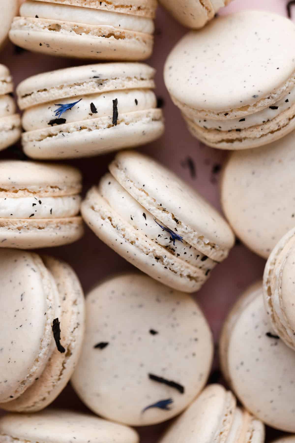 Why does this happen when I use the silicone mats? My macarons do not stick  like this when I use parchment paper without the mat. : r/macarons