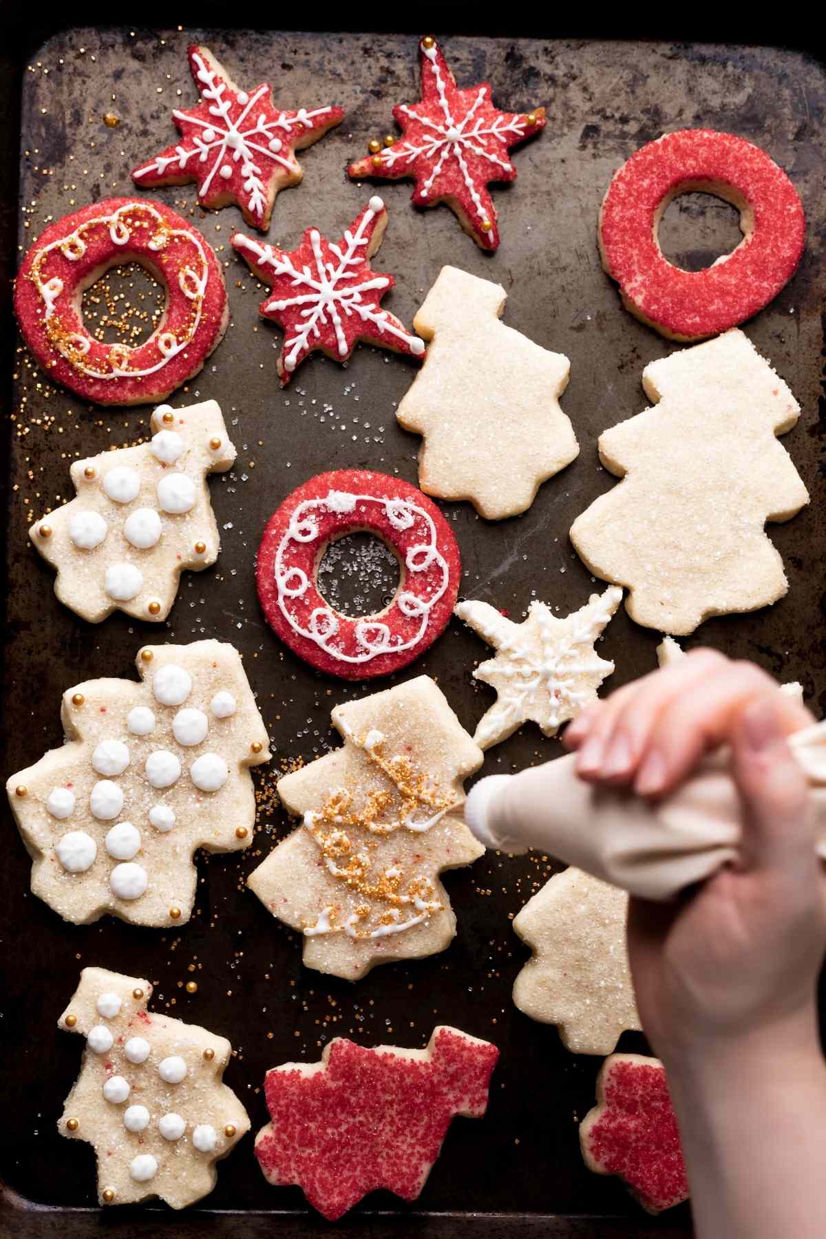 easy decorated christmas cookies with royal icing.