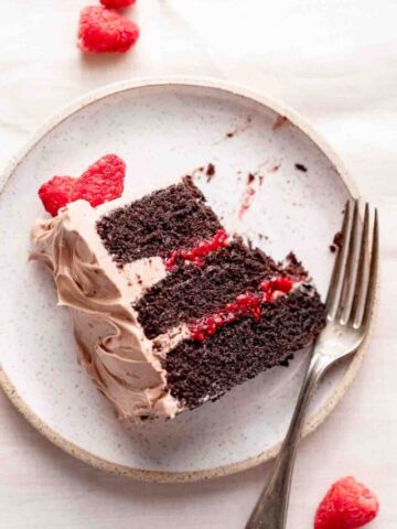 cropped-chocolate-cake-with-raspberry-filling-13.jpg