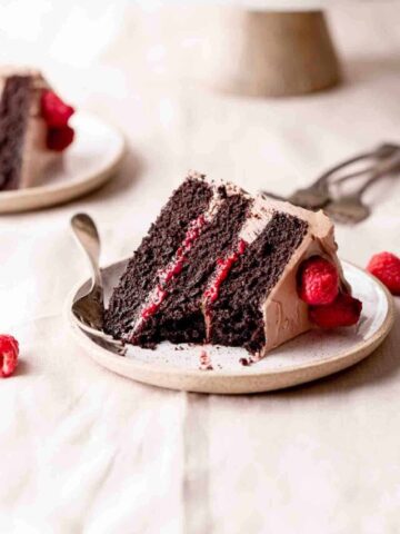 cropped-chocolate-cake-with-raspberry-filling-14.jpg
