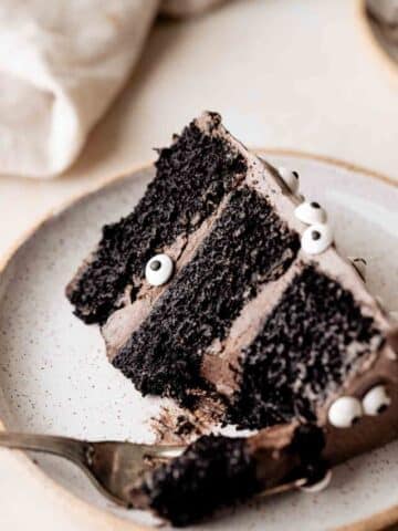 cropped-black-velvet-cake-16.jpg