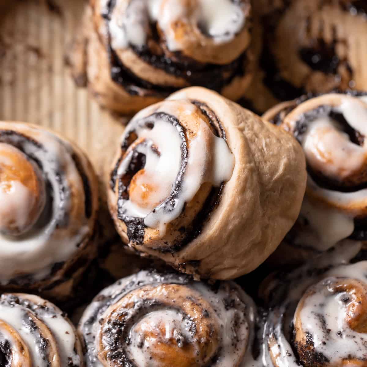 https://cambreabakes.com/wp-content/uploads/2023/04/cookies-and-cream-cinnamon-rolls-featured-11.jpg