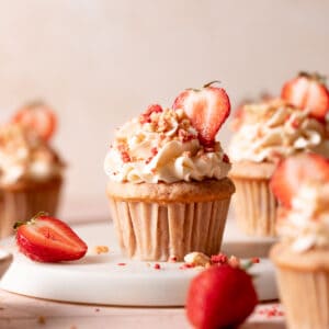 strawberry crunch cupcakes with vanilla frosting and crunch topping.
