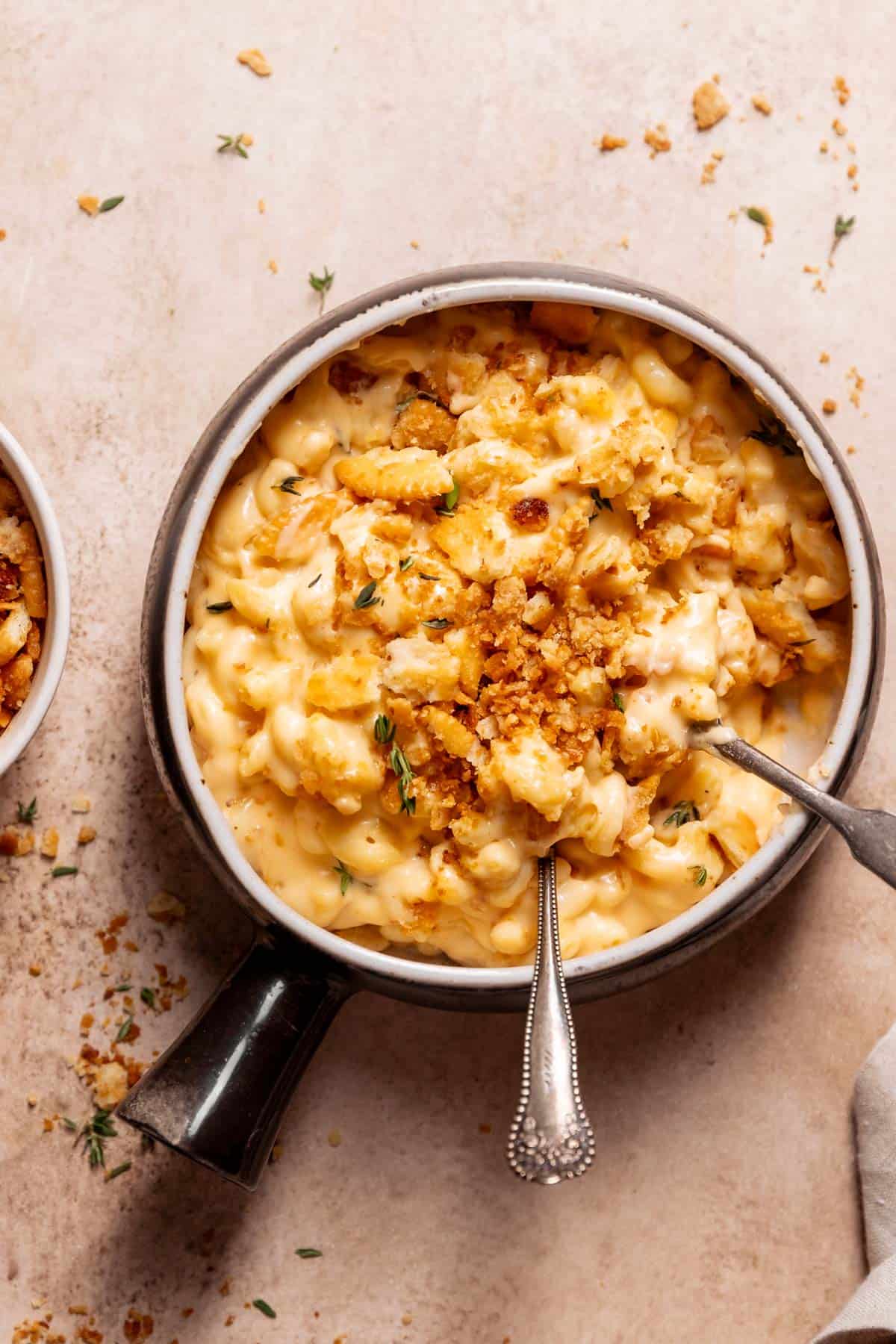 a bowl of creamy mac and cheese with a buttery cracker topping.