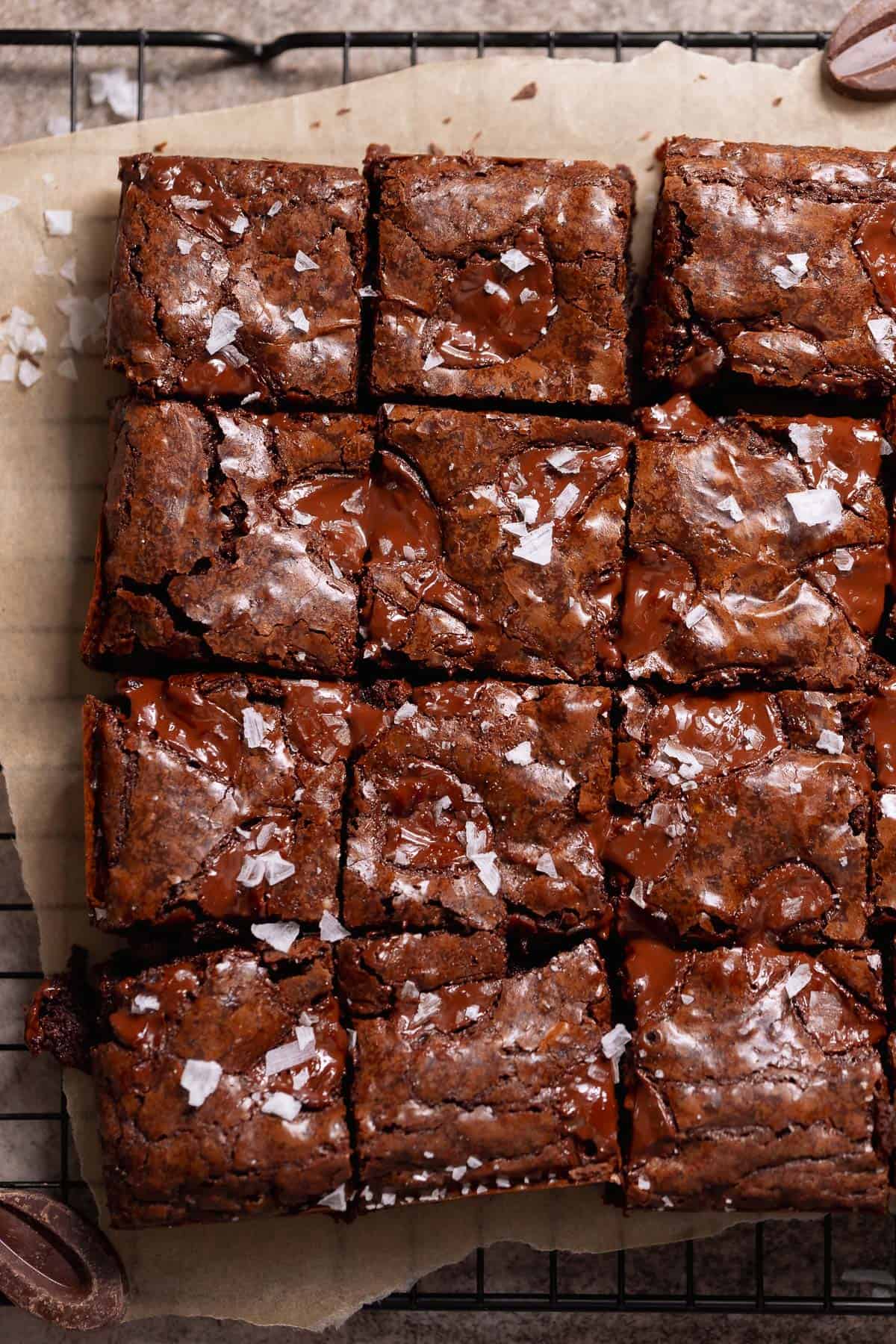 Chocolate brownie squares with crackly tops